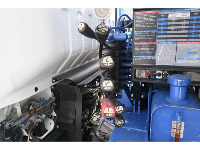 いすゞエルフクレーン3段小型（2t・3t）[写真30]