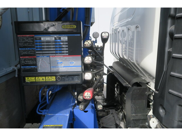 いすゞエルフクレーン3段小型（2t・3t）[写真32]