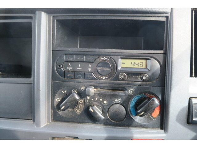 いすゞエルフクレーン3段小型（2t・3t）[写真36]