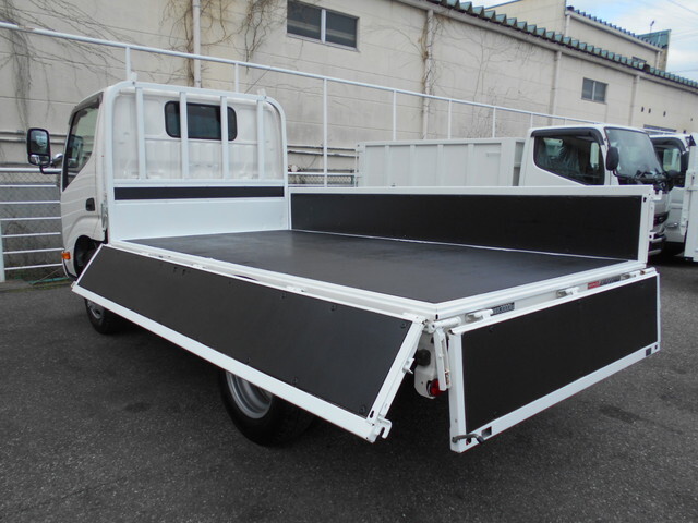日野デュトロ平ボディ小型（2t・3t）[写真13]