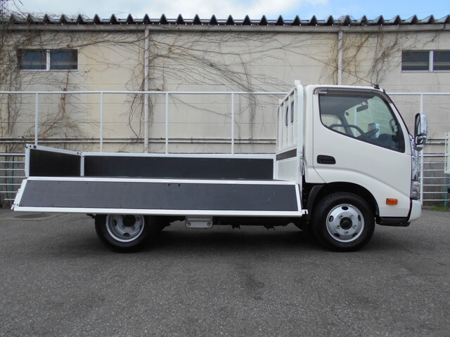 日野デュトロ平ボディ小型（2t・3t）[写真09]
