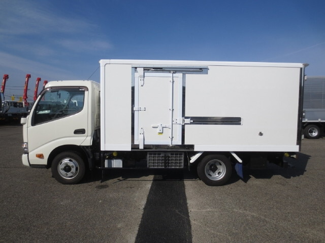 日野デュトロ冷凍車（冷蔵車）小型（2t・3t）[写真08]