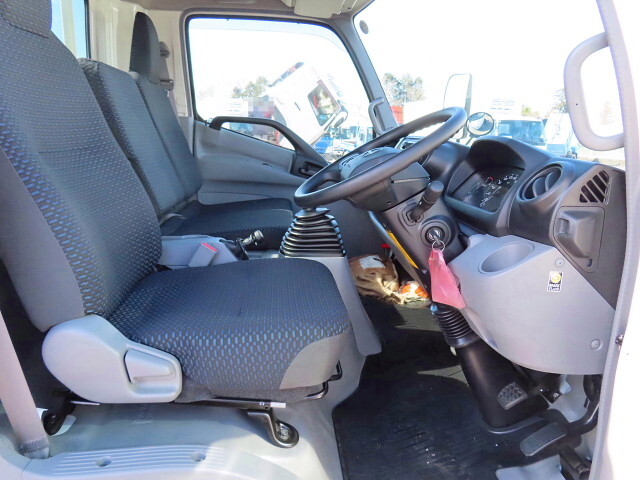 日野デュトロアルミブロック小型（2t・3t）[写真19]