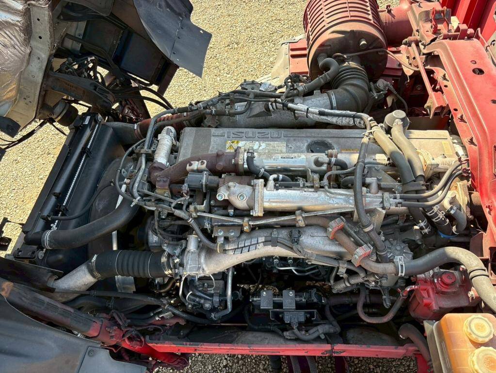 いすゞギガトレーラーヘッド（トラクターヘッド）大型（10t）[写真17]