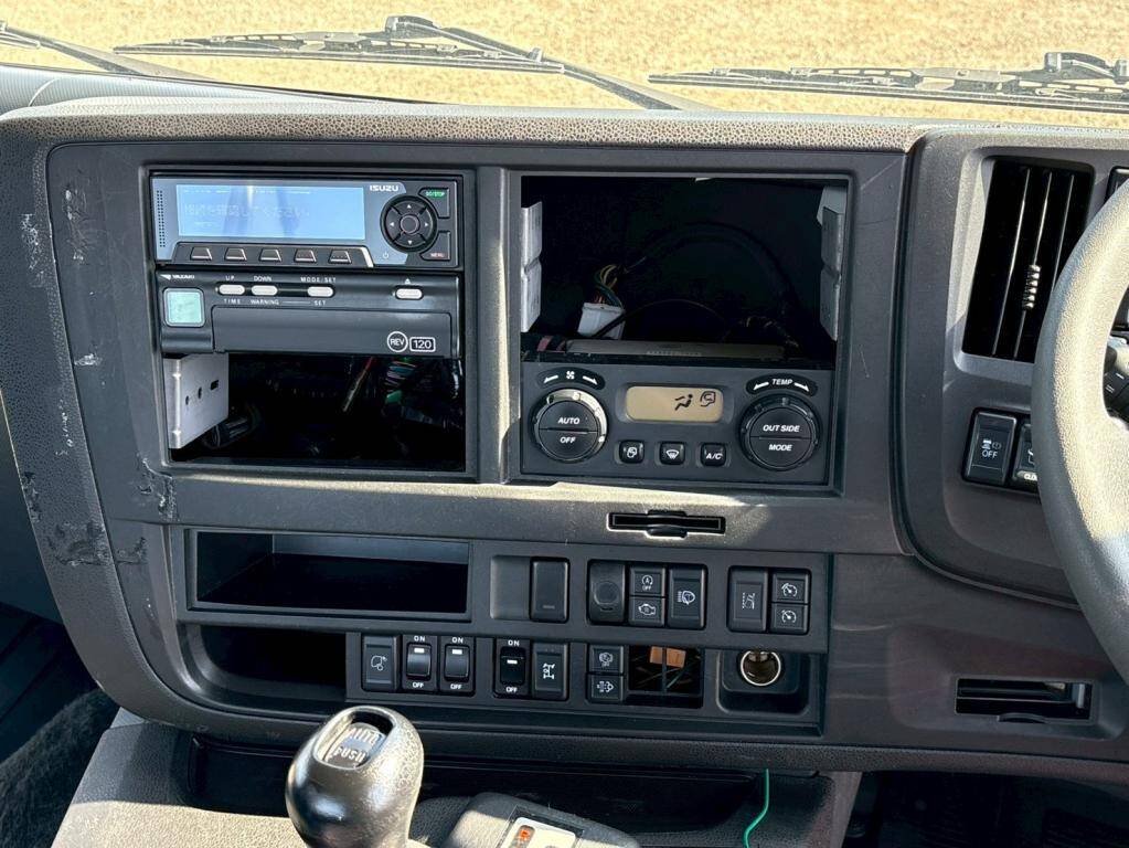 いすゞギガトレーラーヘッド（トラクターヘッド）大型（10t）[写真21]