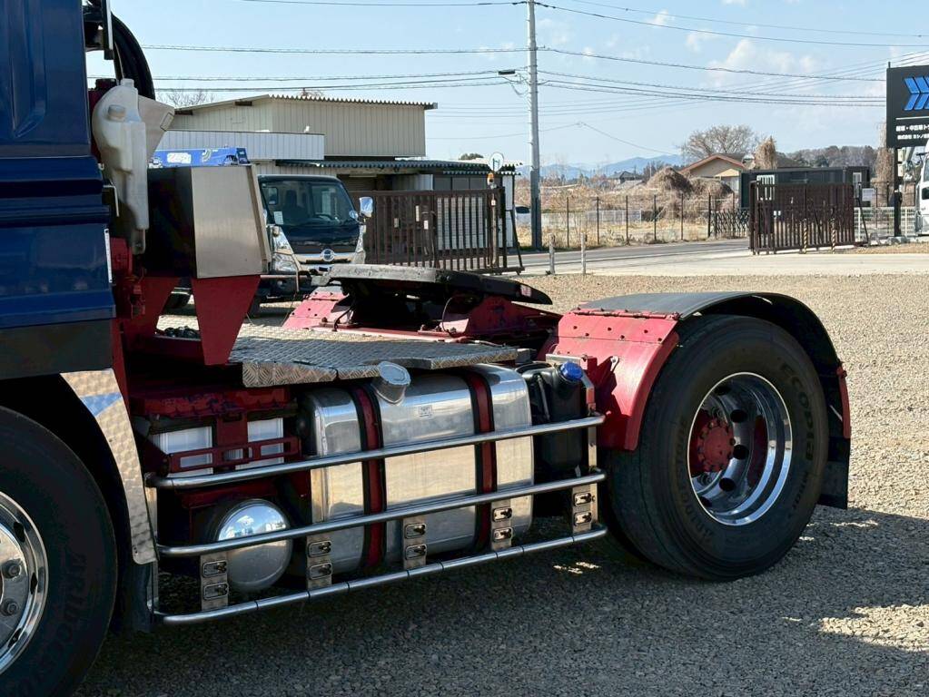 いすゞギガトレーラーヘッド（トラクターヘッド）大型（10t）[写真05]