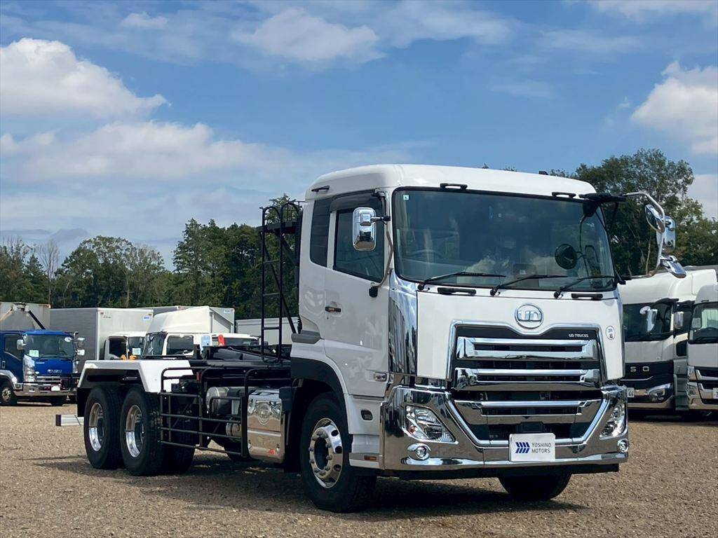 UDトラックスクオンコンテナ専用車大型（10t）[写真01]