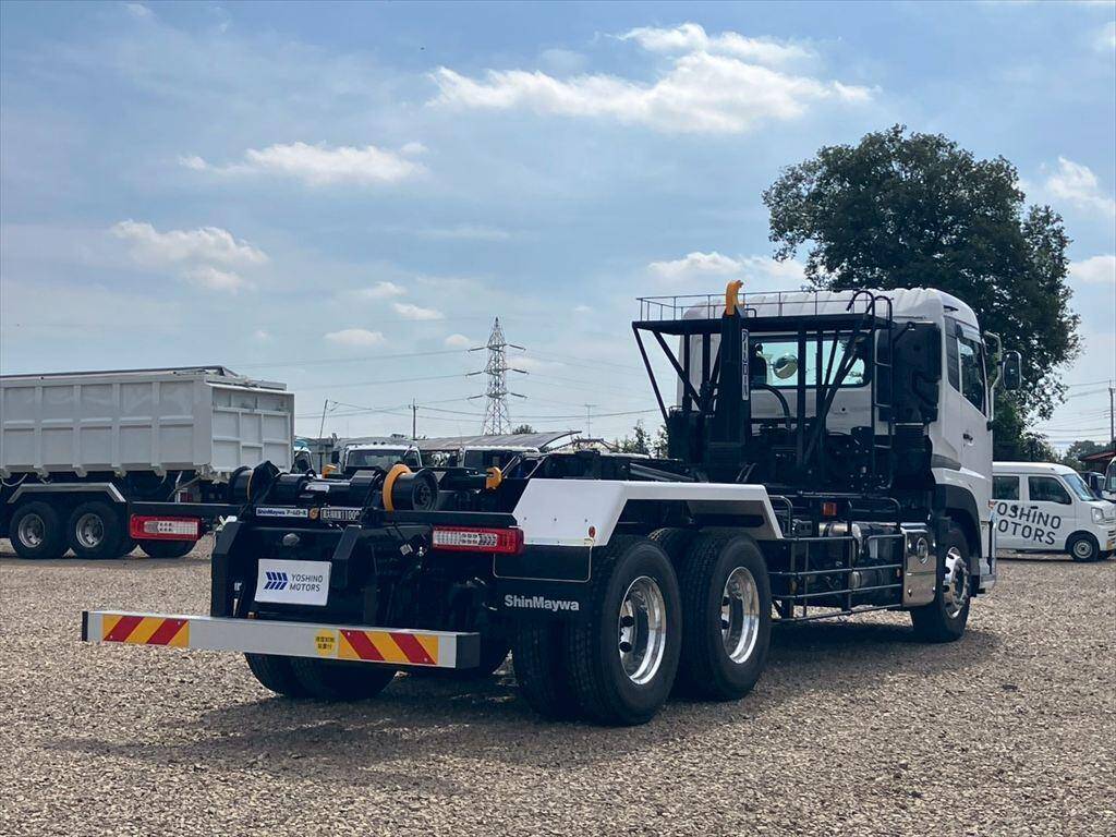 UDトラックスクオンコンテナ専用車大型（10t）[写真03]