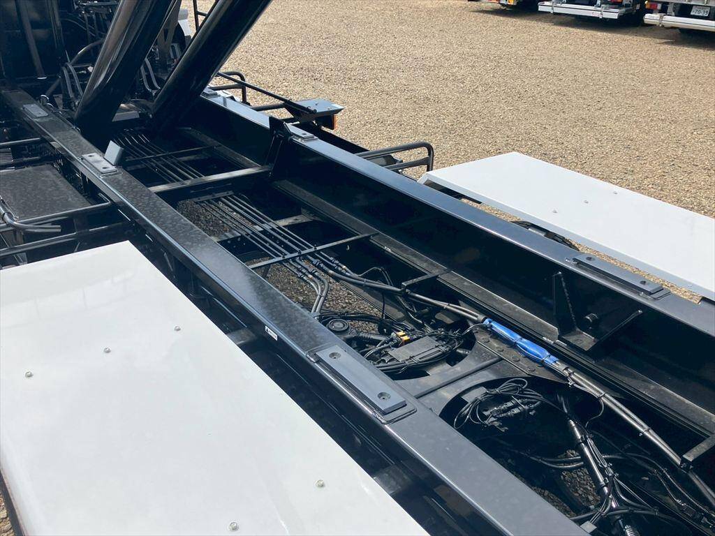 UDトラックスクオンコンテナ専用車大型（10t）[写真08]