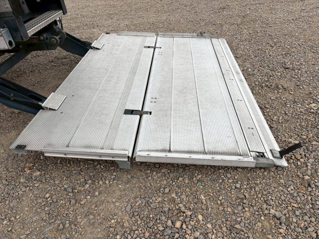 いすゞフォワード冷凍車（冷蔵車）中型（4t）[写真12]