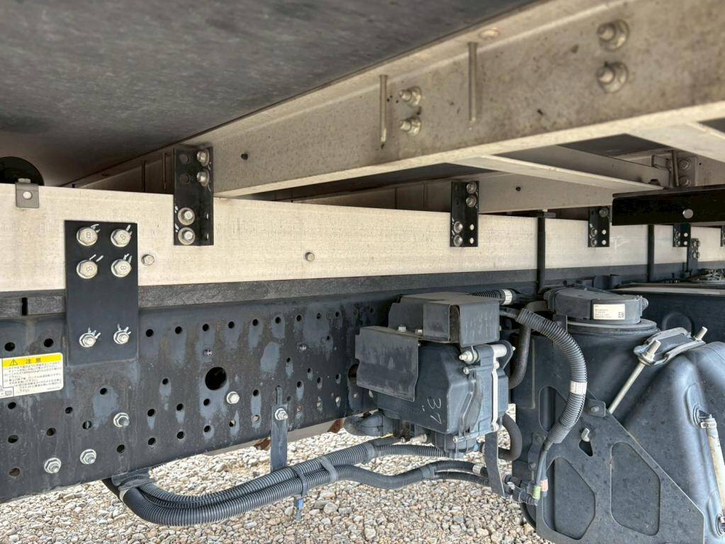 いすゞフォワード冷凍車（冷蔵車）中型（4t）[写真14]