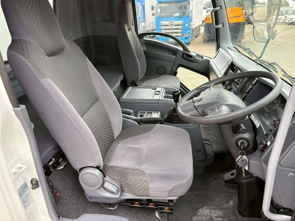 いすゞフォワード冷凍車（冷蔵車）中型（4t）[写真21]