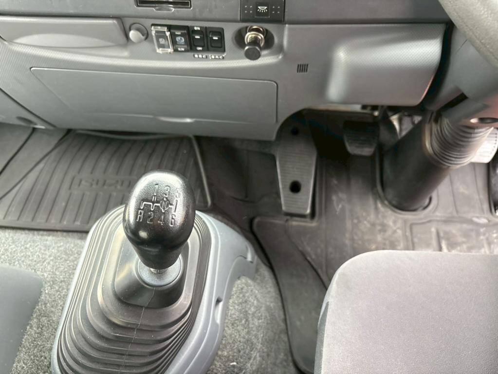 いすゞフォワード冷凍車（冷蔵車）中型（4t）[写真23]