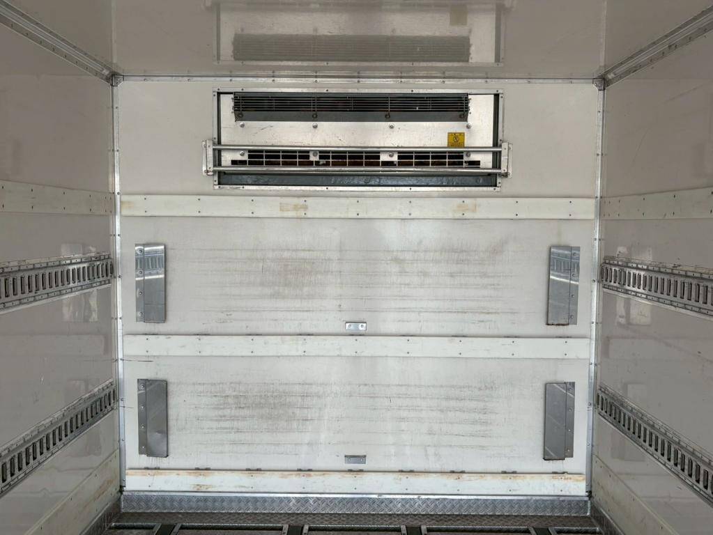 いすゞフォワード冷凍車（冷蔵車）中型（4t）[写真07]