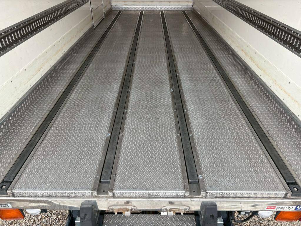 いすゞフォワード冷凍車（冷蔵車）中型（4t）[写真08]