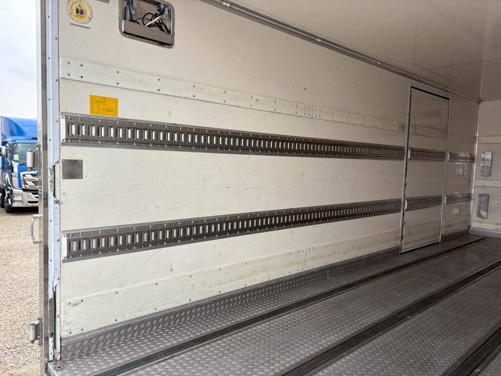 いすゞフォワード冷凍車（冷蔵車）中型（4t）[写真09]