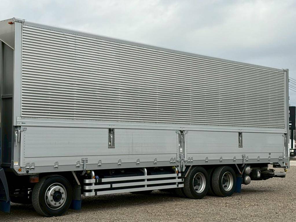 日野プロフィアアルミウイング大型（10t）[写真06]