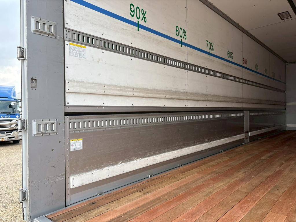 日野プロフィアアルミウイング大型（10t）[写真09]