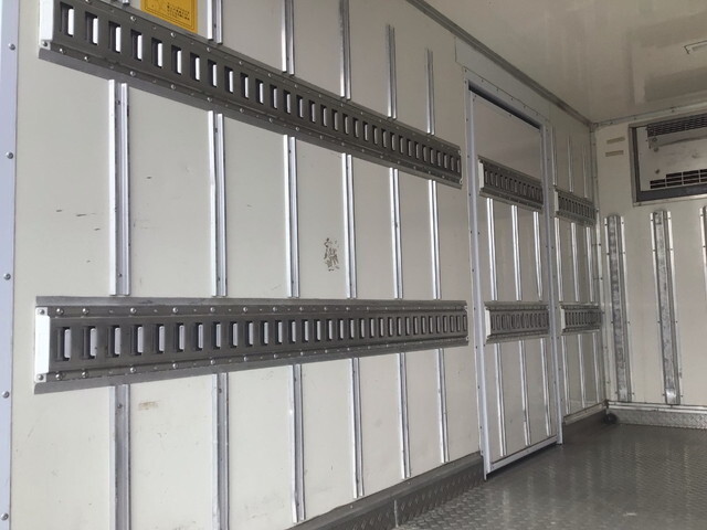 いすゞエルフ冷凍車（冷蔵車）小型（2t・3t）[写真12]