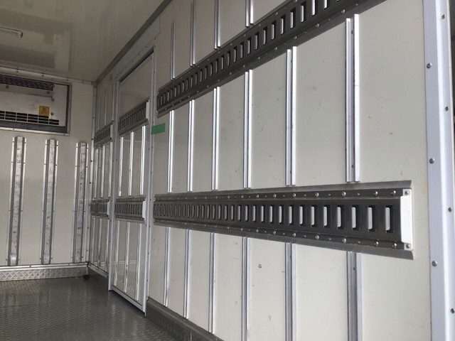 いすゞエルフ冷凍車（冷蔵車）小型（2t・3t）[写真13]