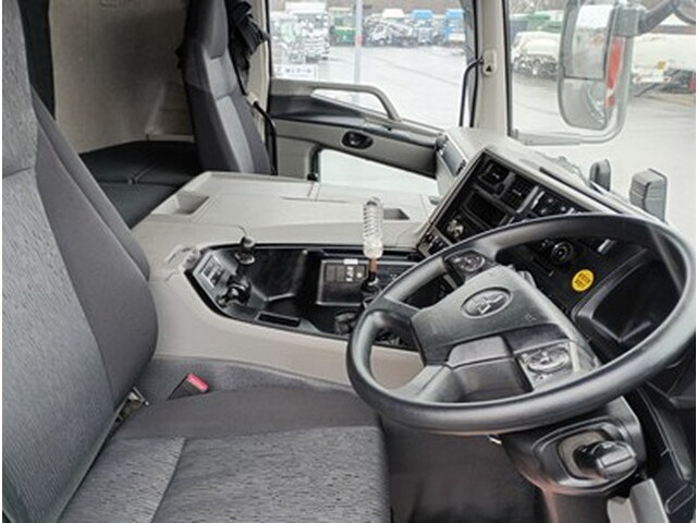 三菱ふそうスーパーグレートダンプ大型（10t）[写真23]
