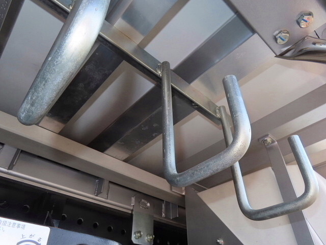 日野プロフィア冷蔵冷凍ウイング大型（10t）[写真13]