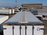 日野プロフィア冷蔵冷凍ウイング大型（10t）[写真09]