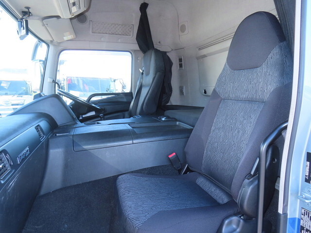 三菱ふそうスーパーグレートアルミウイング大型（10t）[写真20]