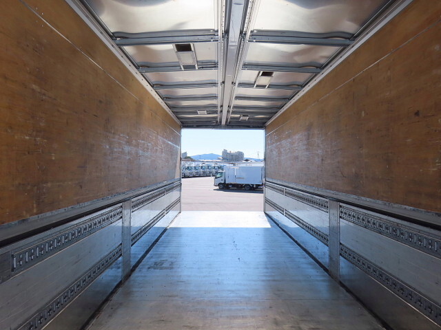 三菱ふそうスーパーグレートアルミウイング大型（10t）[写真32]