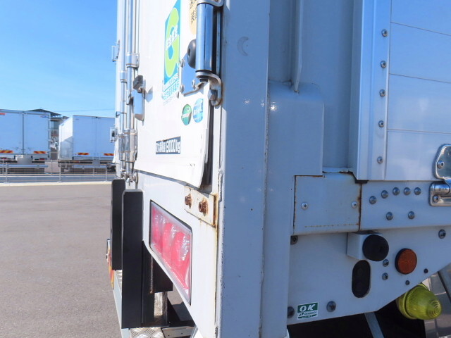 三菱ふそうスーパーグレートアルミウイング大型（10t）[写真35]