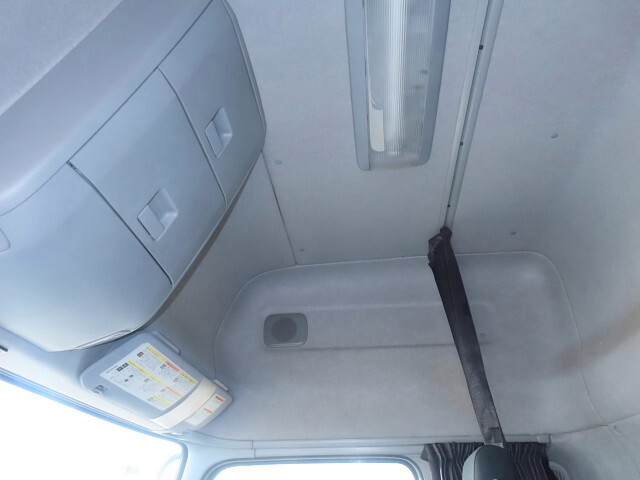 UDトラックスクオンアルミウイング大型（10t）[写真24]