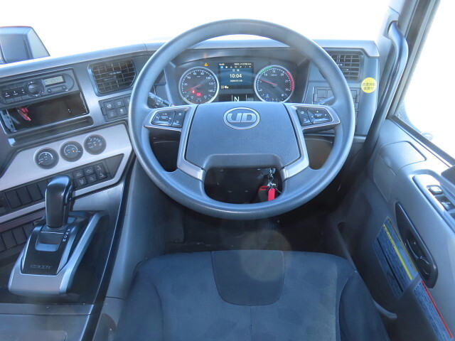 UDトラックスクオンアルミウイング大型（10t）[写真25]