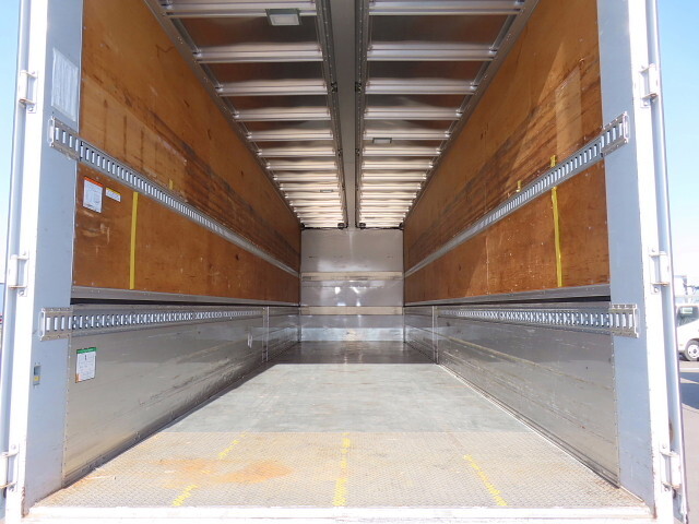 UDトラックスクオンアルミウイング大型（10t）[写真32]