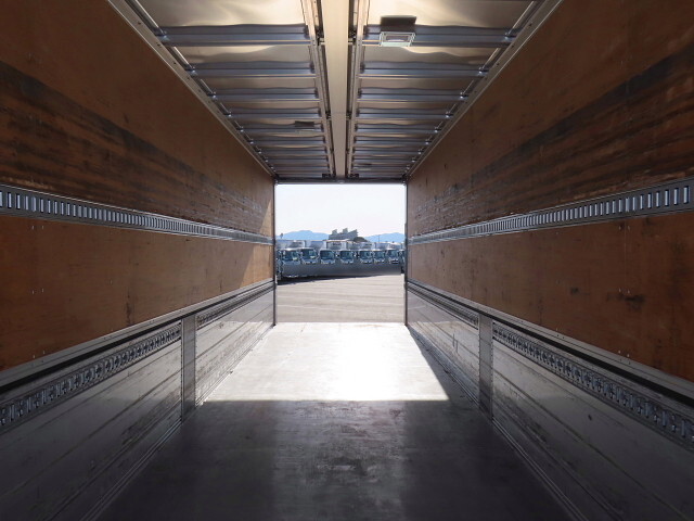 UDトラックスクオンアルミウイング大型（10t）[写真34]