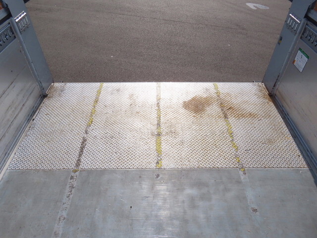 UDトラックスクオンアルミウイング大型（10t）[写真36]