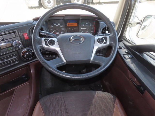 日野プロフィアアルミブロック大型（10t）[写真21]