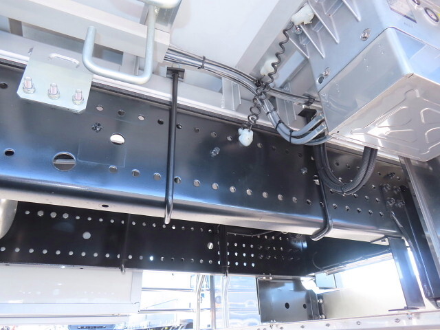 日野プロフィア冷蔵冷凍ウイング大型（10t）[写真11]