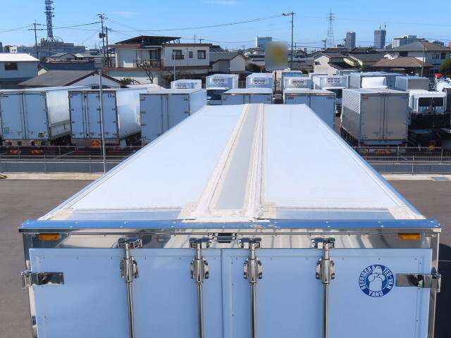 日野プロフィア冷蔵冷凍ウイング大型（10t）[写真08]