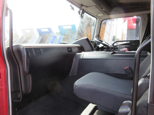 三菱ふそうスーパーグレートアルミウイング大型（10t）[写真19]