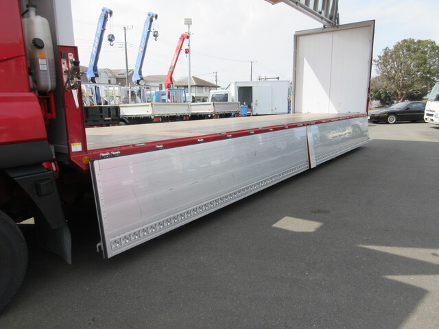 三菱ふそうスーパーグレートアルミウイング大型（10t）[写真31]