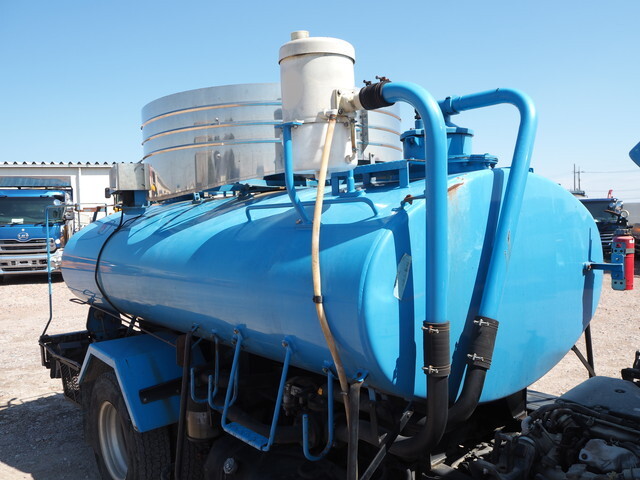 いすゞエルフバキュームカー小型（2t・3t）[写真08]