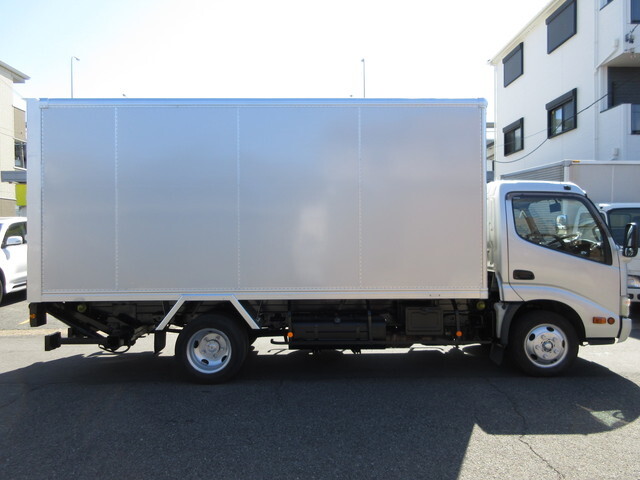 トヨタトヨエースアルミバン小型（2t・3t）[写真05]