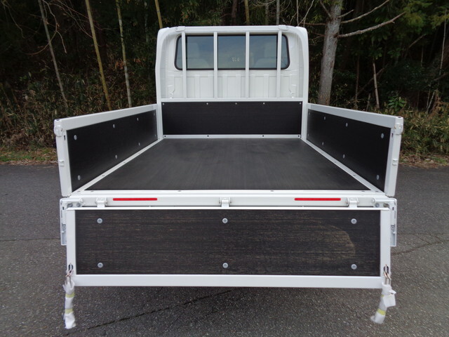 いすゞエルフダブルキャブ（Wキャブ）小型（2t・3t）[写真09]