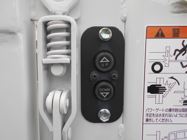 三菱ふそうキャンター平ボディ小型（2t・3t）[写真10]