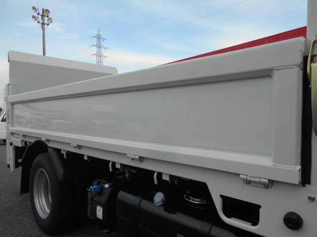 三菱ふそうキャンター平ボディ小型（2t・3t）[写真11]