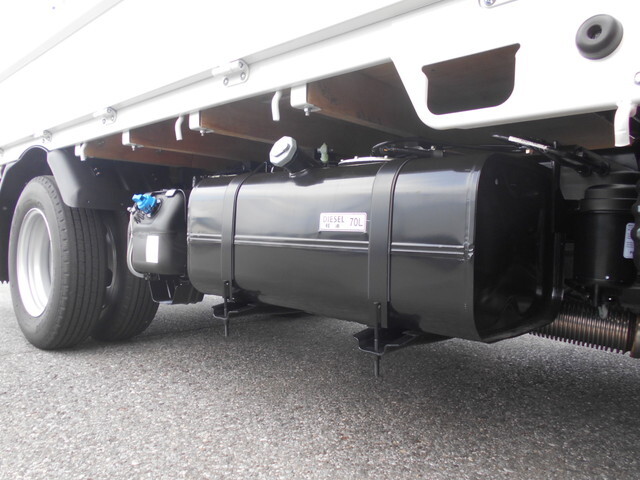 三菱ふそうキャンター平ボディ小型（2t・3t）[写真18]