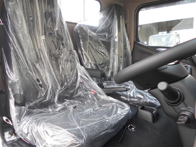 三菱ふそうキャンター平ボディ小型（2t・3t）[写真24]