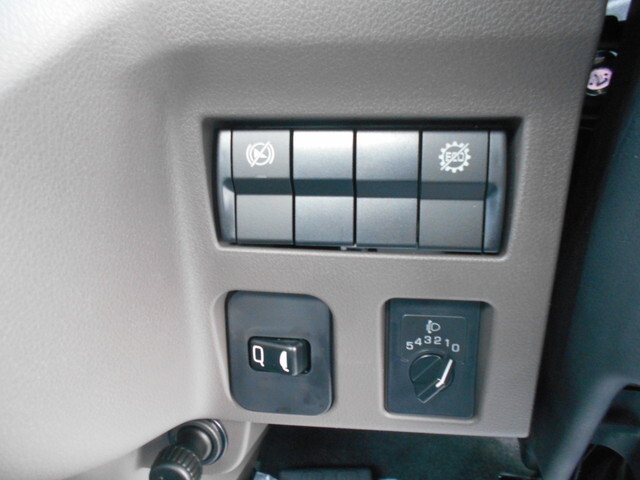 三菱ふそうキャンター平ボディ小型（2t・3t）[写真32]