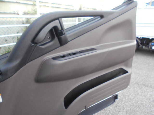 三菱ふそうキャンター平ボディ小型（2t・3t）[写真37]