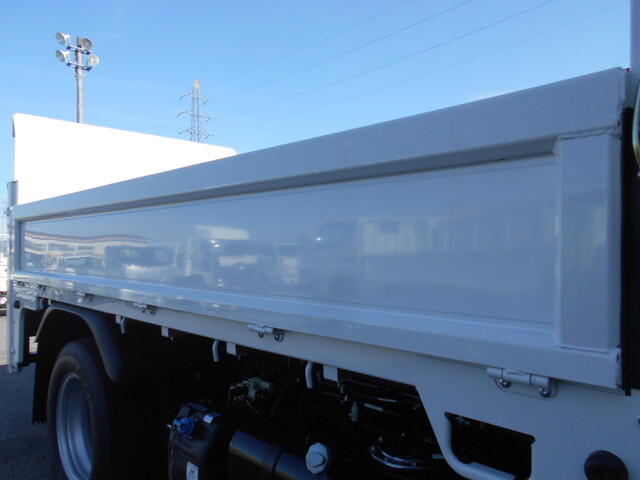 三菱ふそうキャンター平ボディ小型（2t・3t）[写真11]